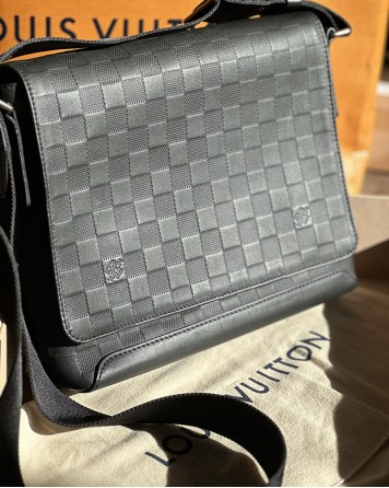 Taška pánská Louis Vuitton District černá